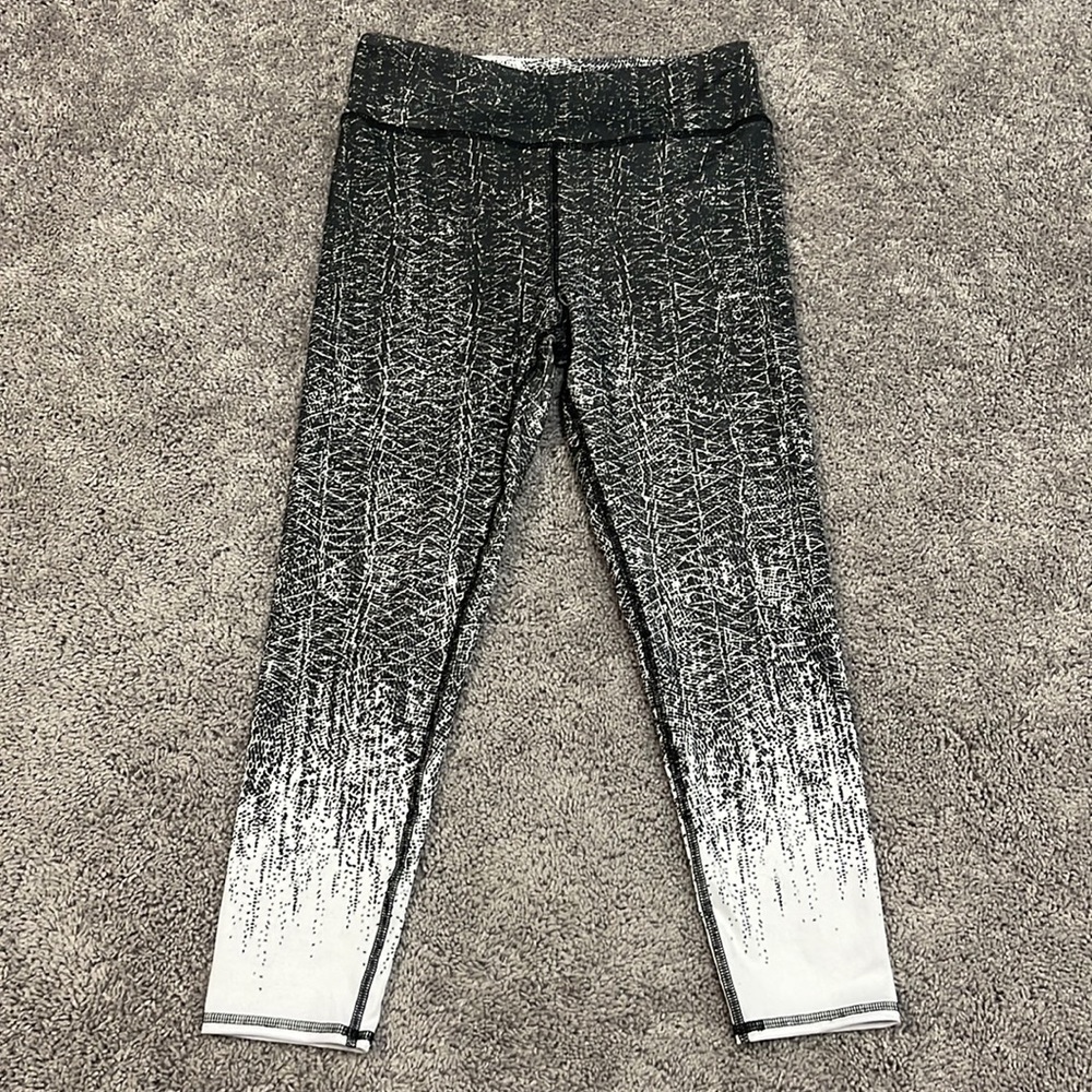 Like new Women's 7/8 length leggings size L